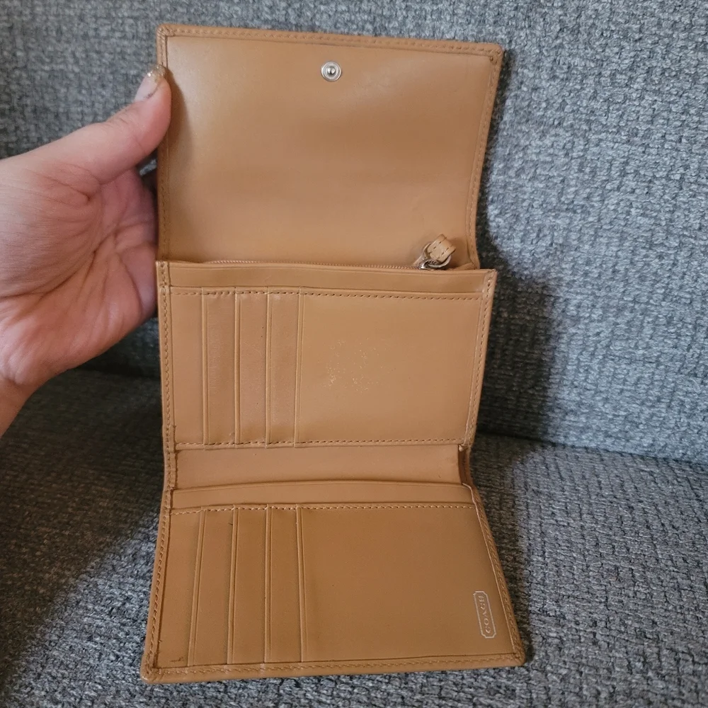 Coach Tan Leather Wallet with Gold-Tone Logo - Picture 11 of 16